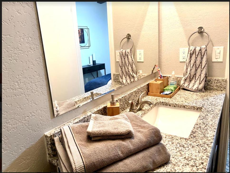 Private Bedroom Suite - Communal House Near Integris โอคลาโฮมาซิตี้ ภายนอก รูปภาพ