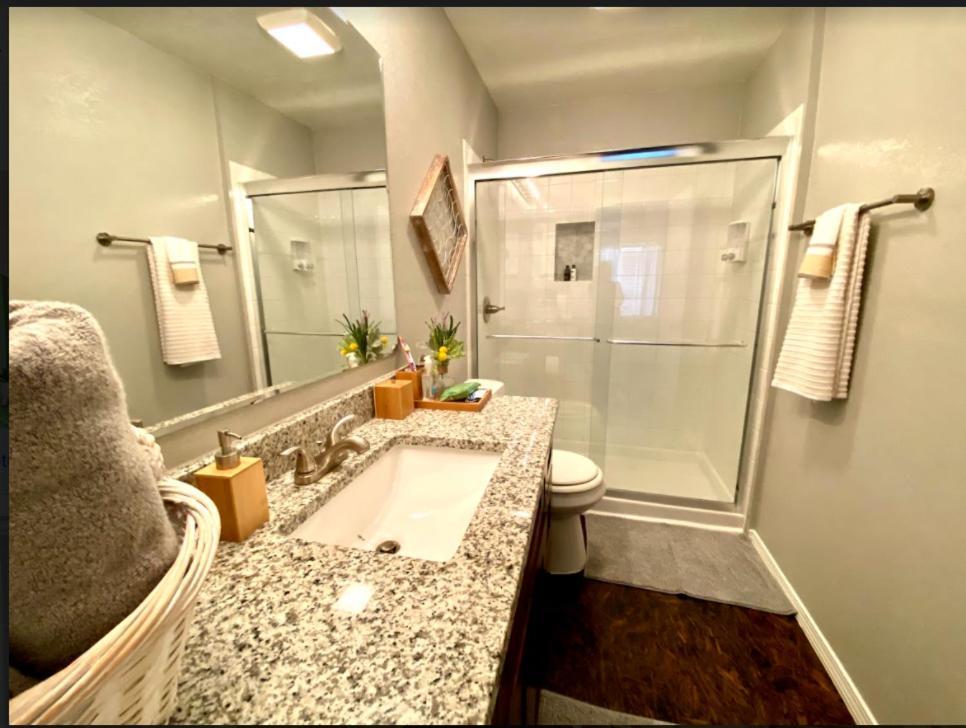 Private Bedroom Suite - Communal House Near Integris โอคลาโฮมาซิตี้ ภายนอก รูปภาพ